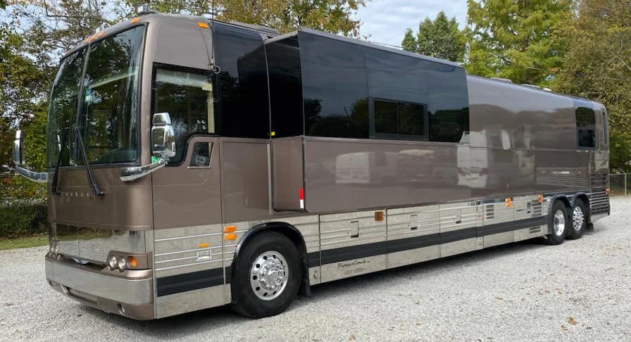 2009 Prevost XLII Entertainer Motorcoach - Image 2