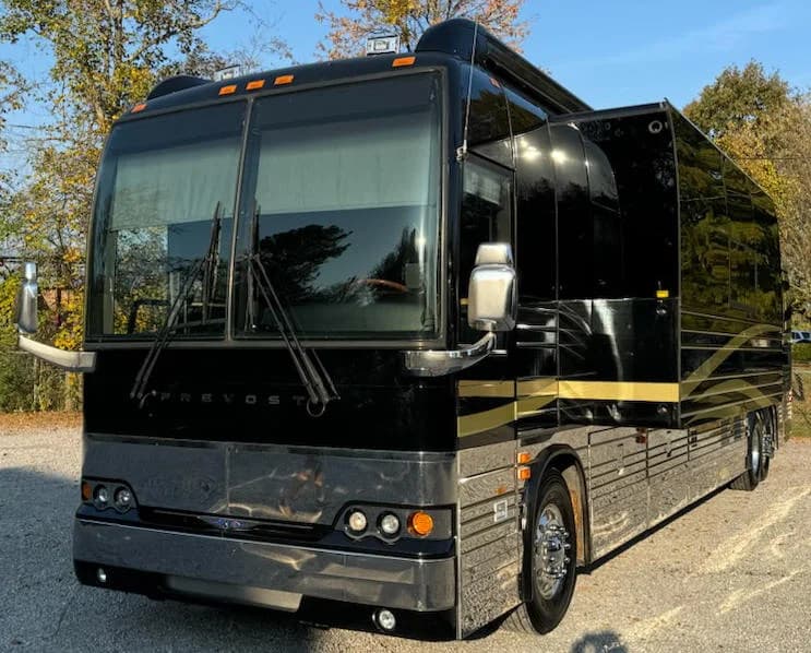 2006 Prevost XLII Star Motorcoach - Image 2