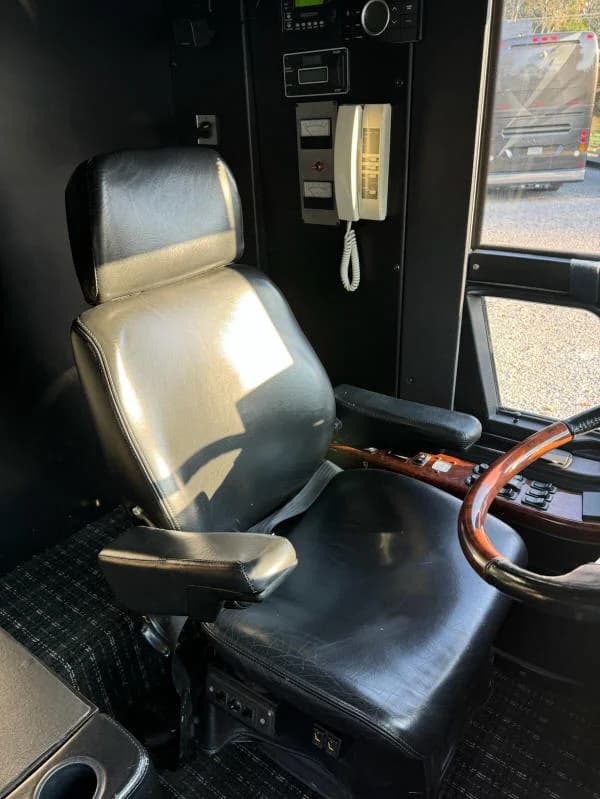 2006 Prevost XLII Star Motorcoach - Image 11