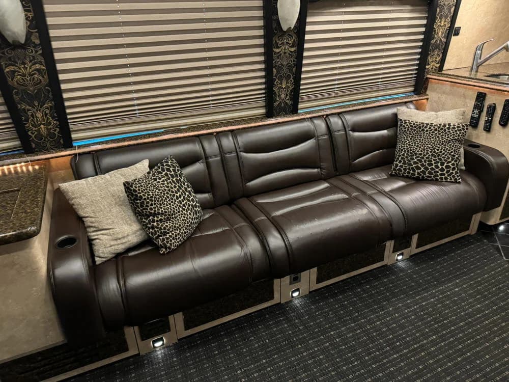 2006 Prevost XLII Star Motorcoach - Image 15