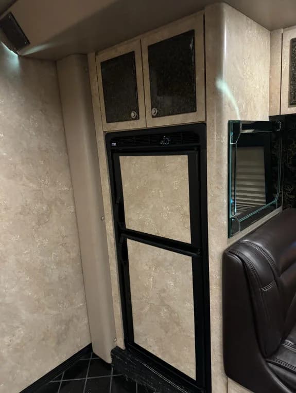 2006 Prevost XLII Star Motorcoach - Image 18