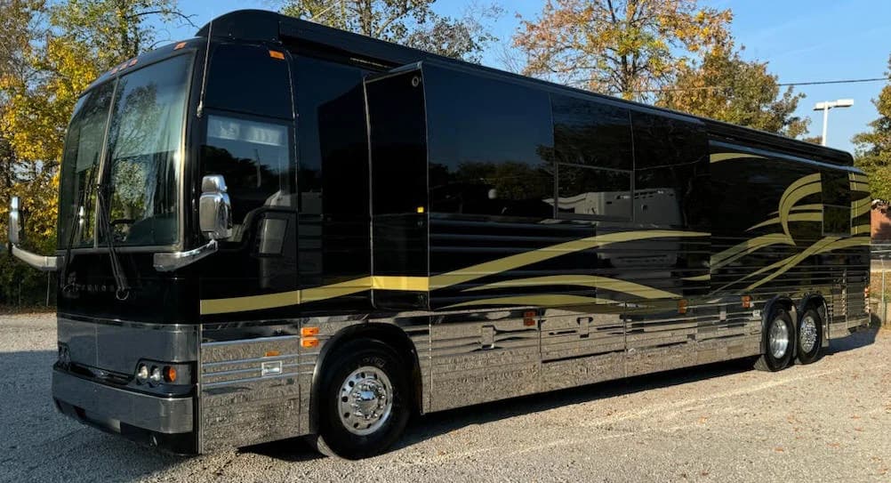 2006 Prevost XLII Star Motorcoach - Image 3