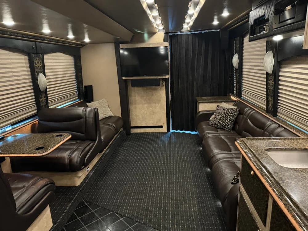 2006 Prevost XLII Star Motorcoach - Image 20