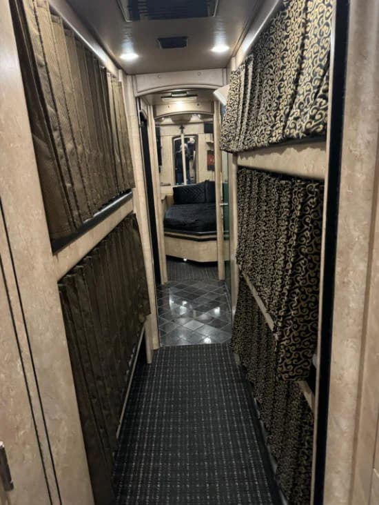 2006 Prevost XLII Star Motorcoach - Image 21