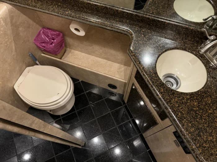 2006 Prevost XLII Star Motorcoach - Image 23