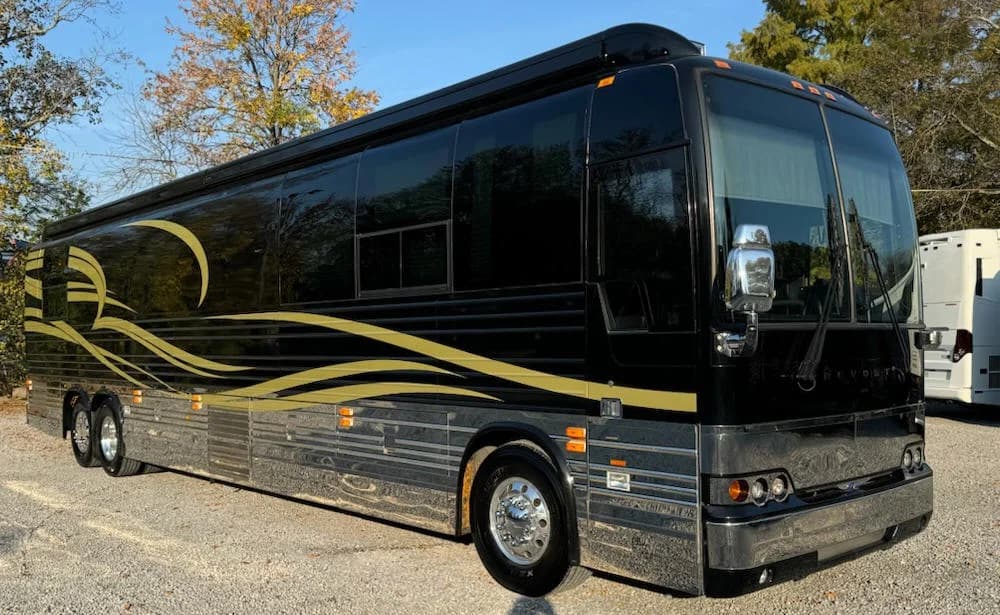 2006 Prevost XLII Star Motorcoach - Image 1