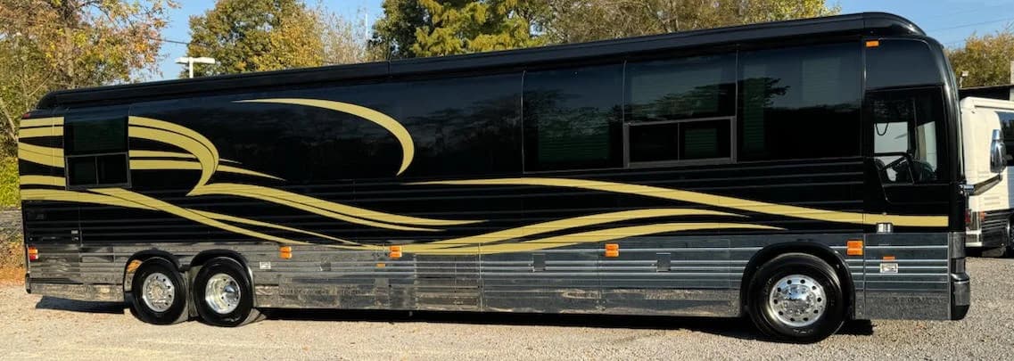 2006 Prevost XLII Star Motorcoach - Image 5