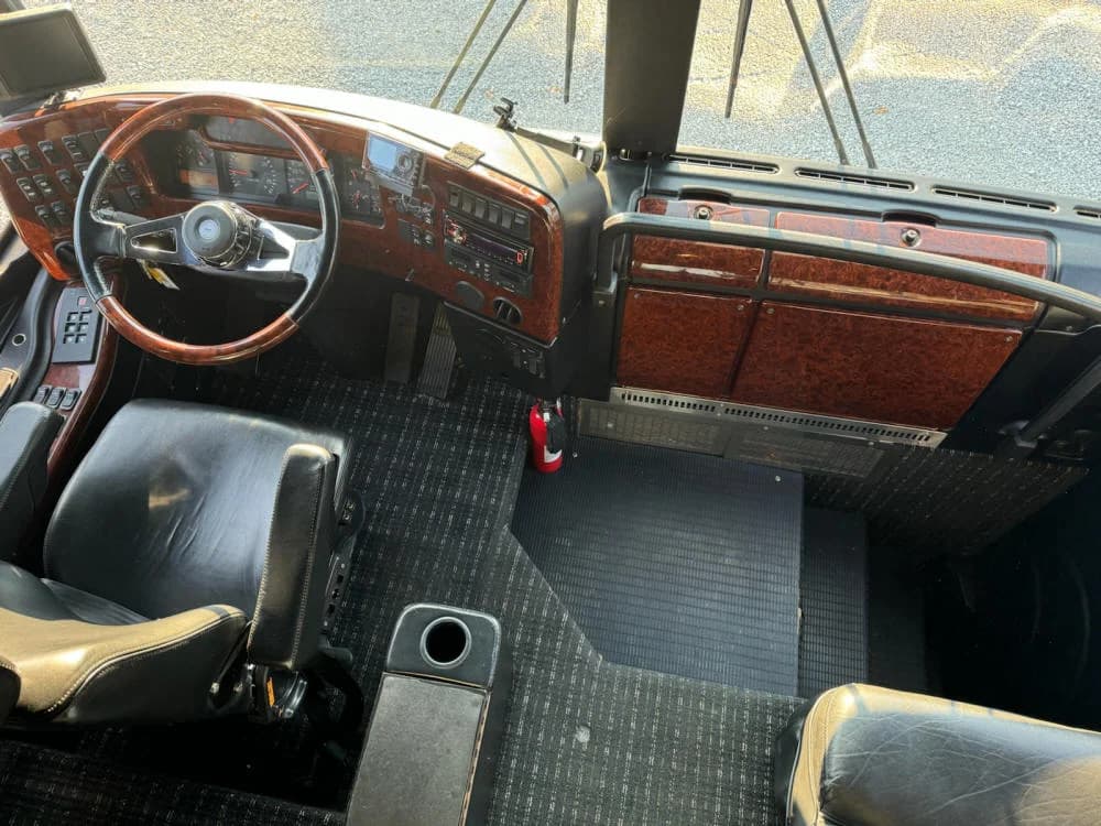 2006 Prevost XLII Star Motorcoach - Image 8
