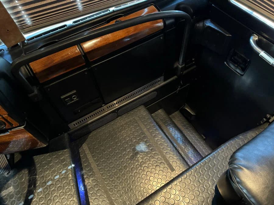2006 Prevost XLII Entertainer Motorcoach - Image 10