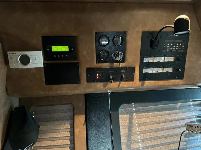 2006 Prevost XLII Entertainer Motorcoach - Image 12