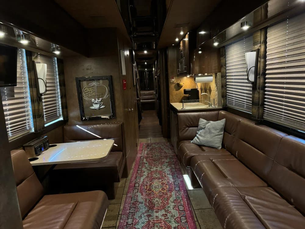 2006 Prevost XLII Entertainer Motorcoach - Image 16