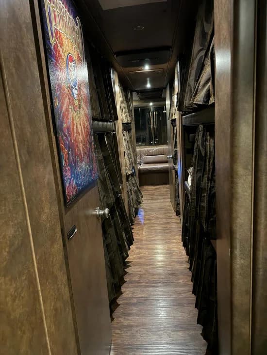 2006 Prevost XLII Entertainer Motorcoach - Image 23