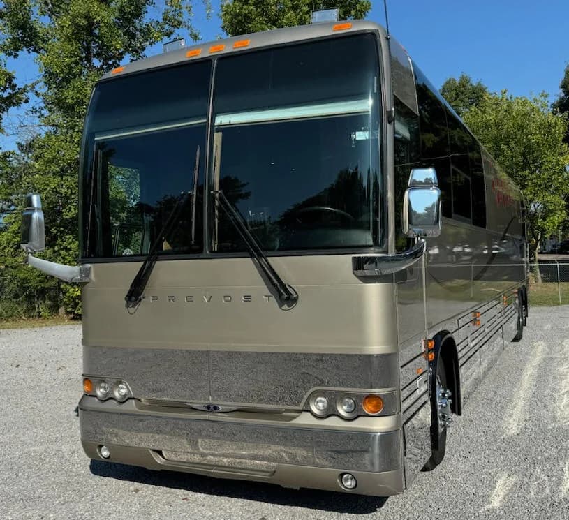 2006 Prevost XLII Entertainer Motorcoach - Image 4