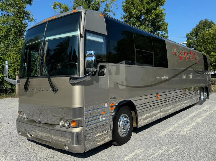2006 Prevost XLII Entertainer Motorcoach - Image 5