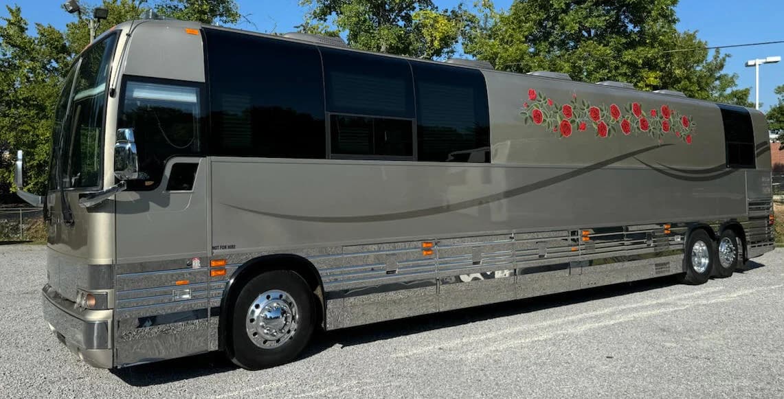 2006 Prevost XLII Entertainer Motorcoach - Image 6