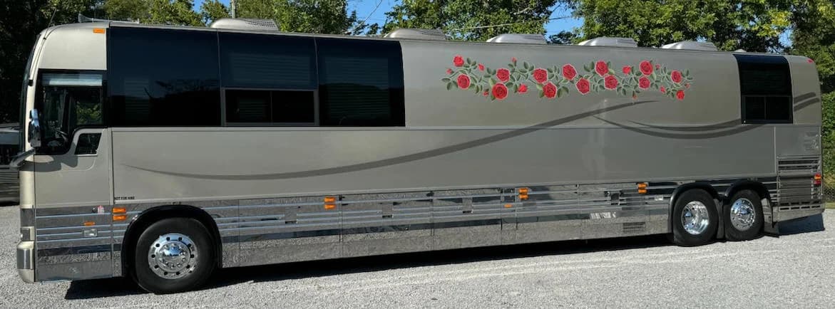 2006 Prevost XLII Entertainer Motorcoach - Image 7