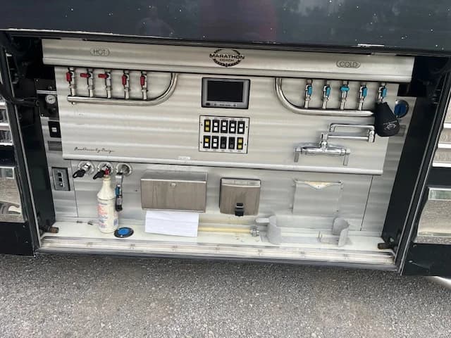 2006 Prevost XLII Motorhome - Image 16