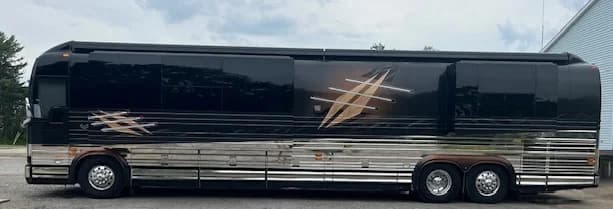 2006 Prevost XLII Motorhome - Image 2
