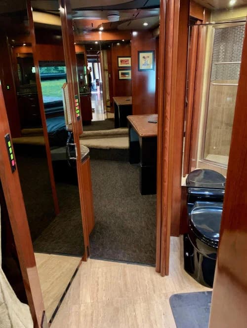 2006 Prevost XLII Motorhome - Image 42