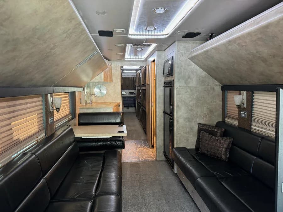 2001 Prevost XLII Sleeper Motorcoach - Image 11