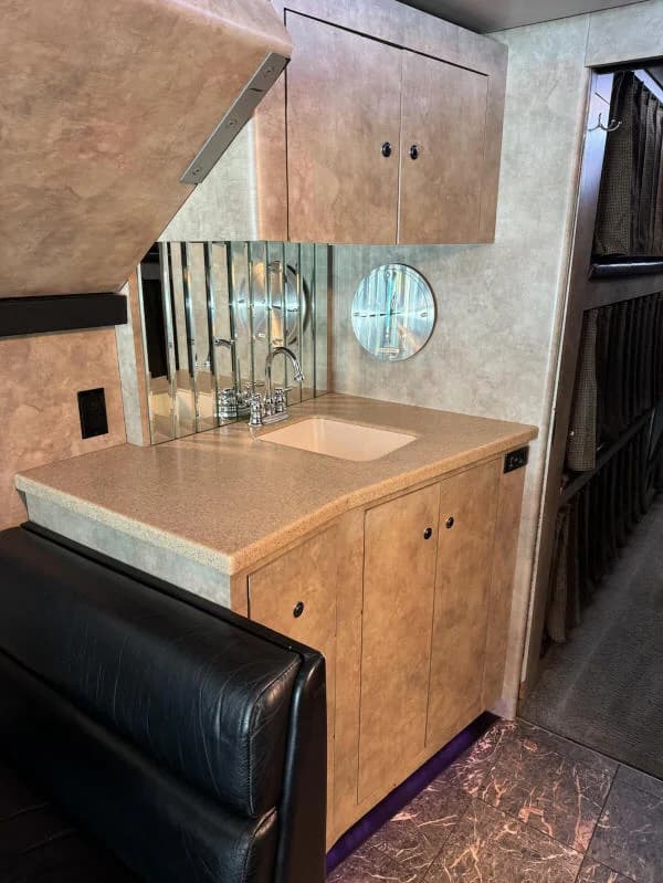 2001 Prevost XLII Sleeper Motorcoach - Image 14