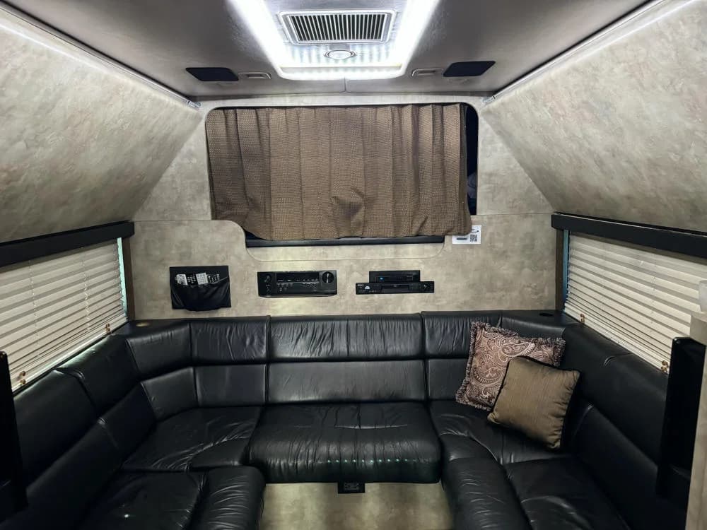 2001 Prevost XLII Sleeper Motorcoach - Image 18