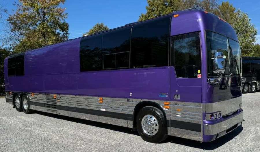 2001 Prevost XLII Sleeper Motorcoach - Image 2