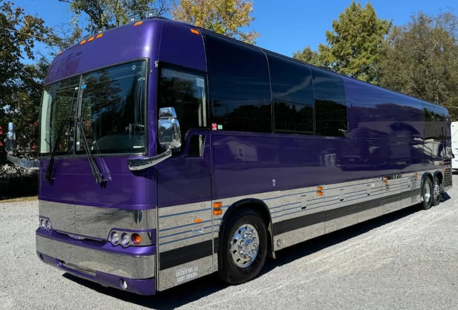 2001 Prevost XLII Sleeper Motorcoach - Image 5