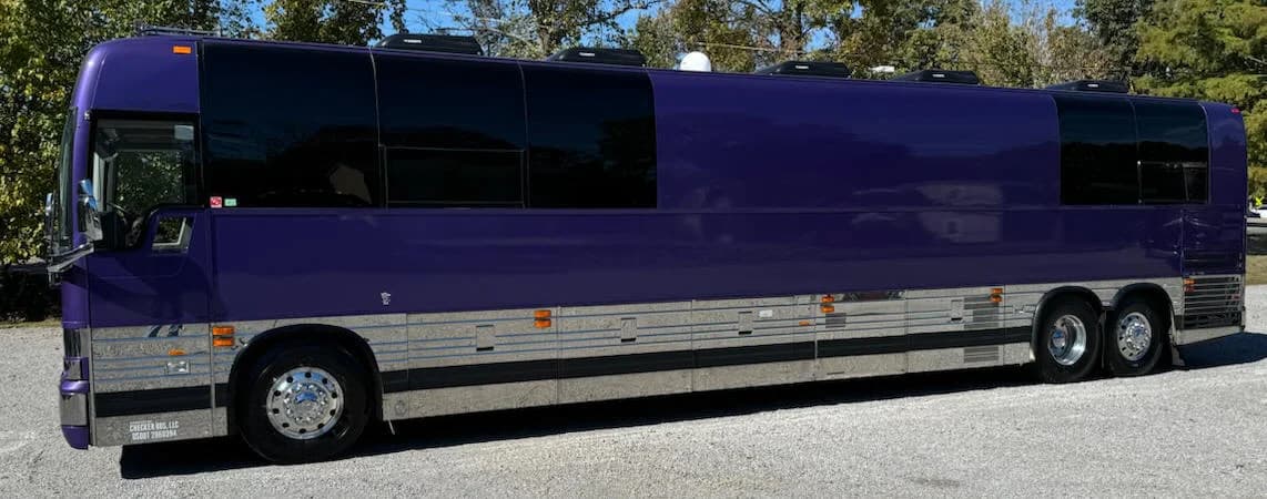 2001 Prevost XLII Sleeper Motorcoach - Image 6
