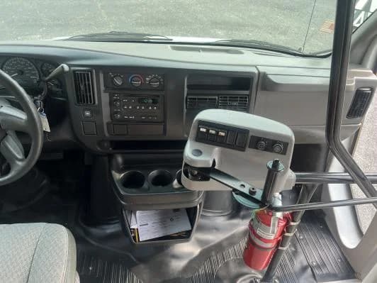 2003 Chevy Girardin Shuttle Bus - Image 4