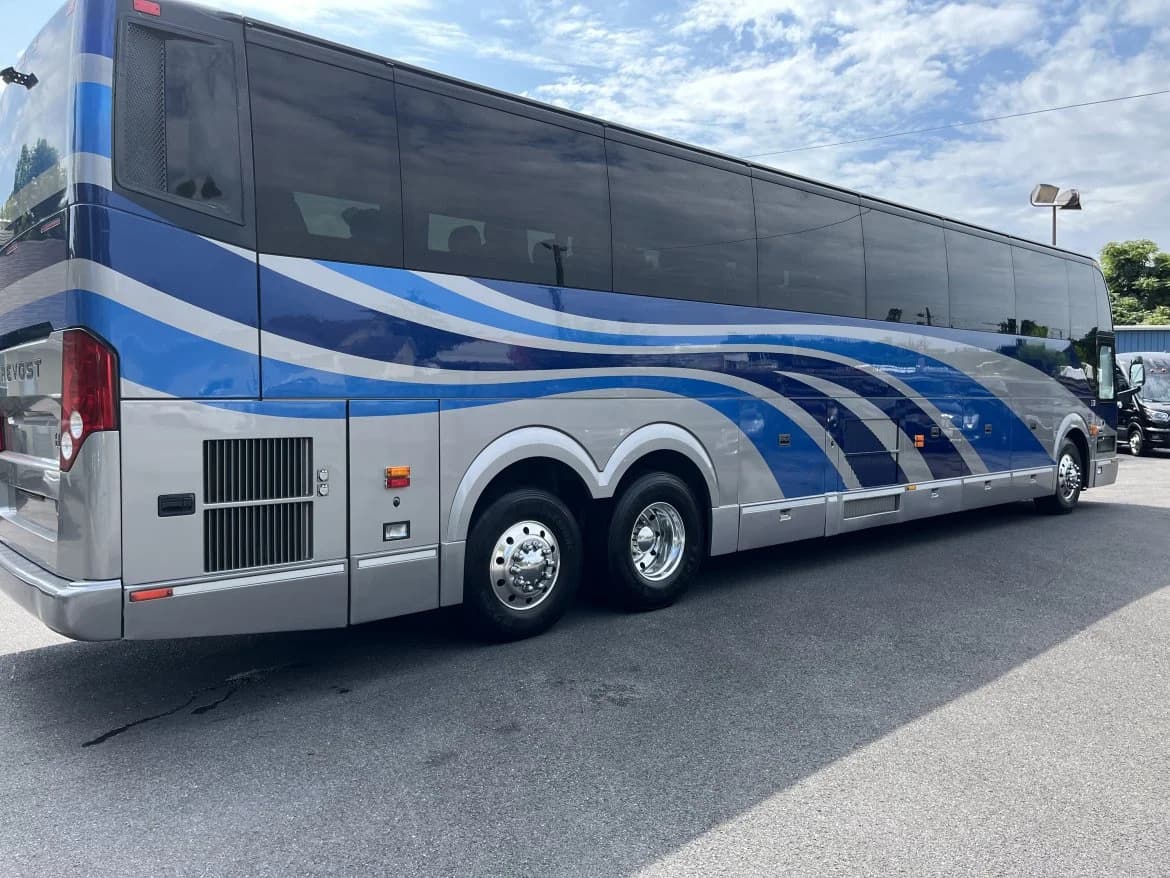 2015 Prevost H-345  Coach Bus - Image 4