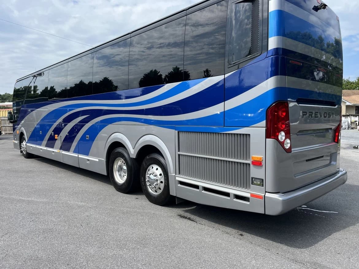 2015 Prevost H-345  Coach Bus - Image 3