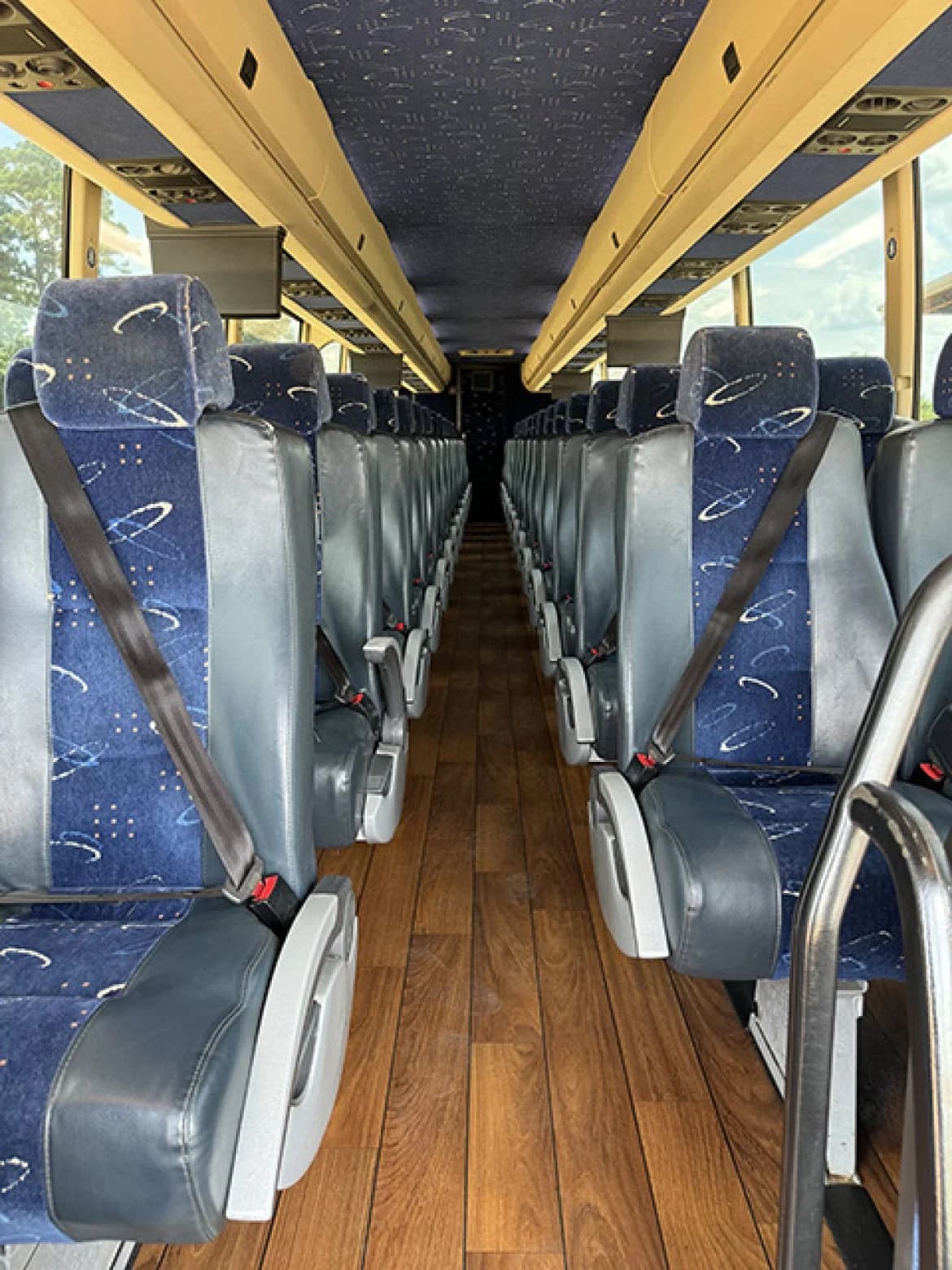 2015 Prevost H-345  Coach Bus - Image 6