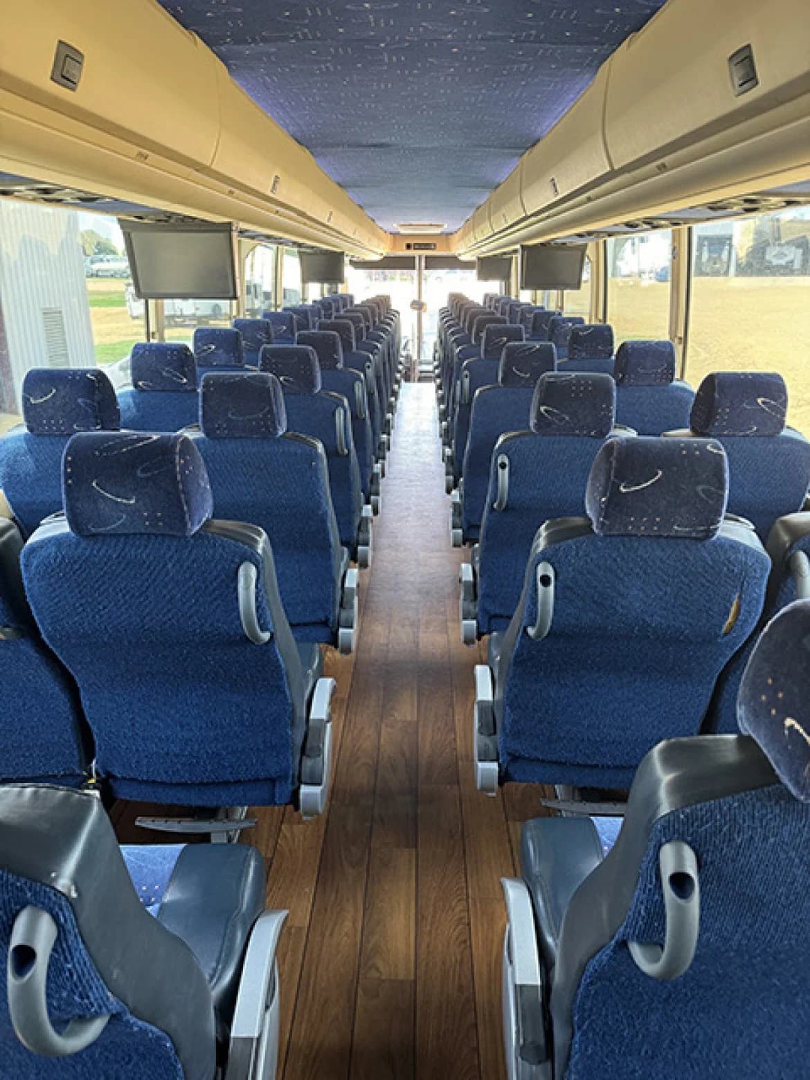 2015 Prevost H-345  Coach Bus - Image 7