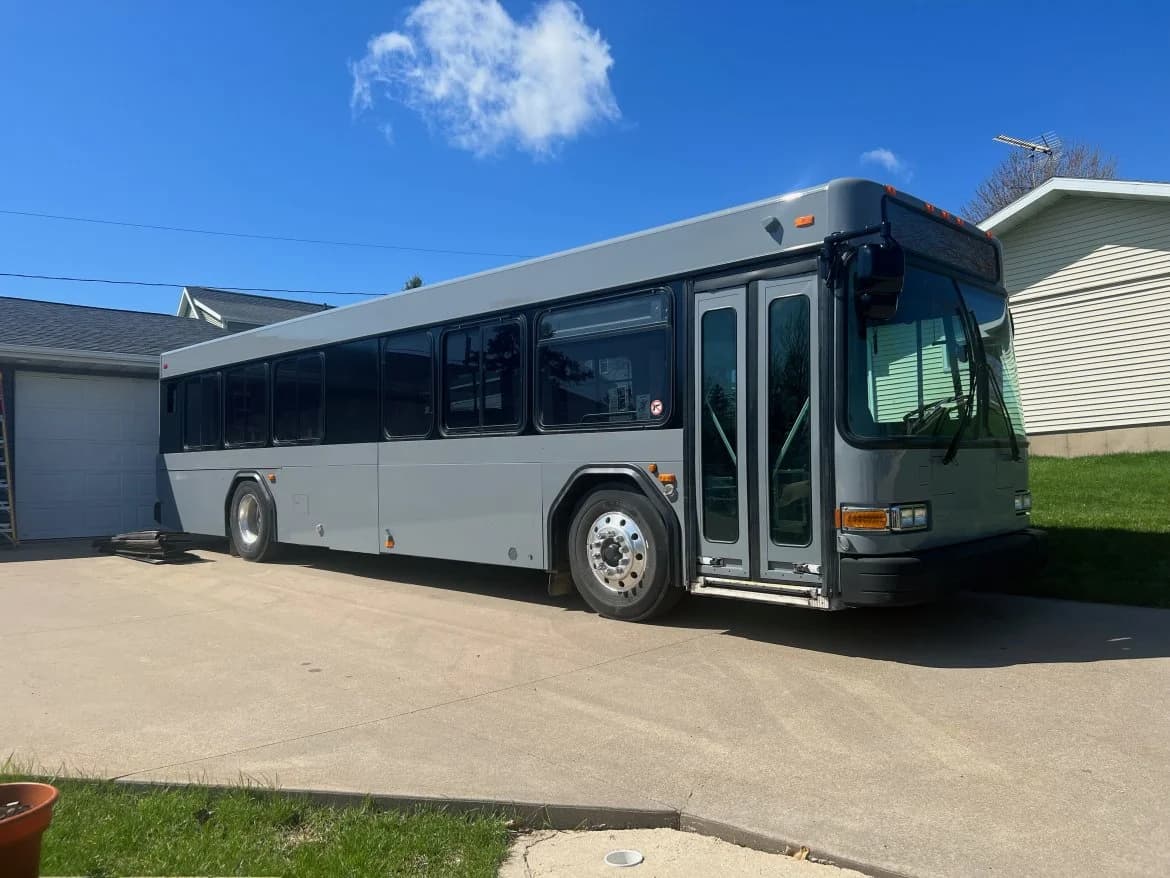 2006 Gillig Low Floor Bus Limo - Image 1