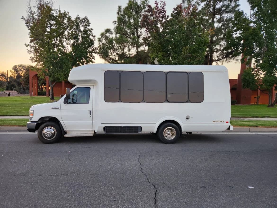 2017 Ford E450 Limo Bus - Image 4