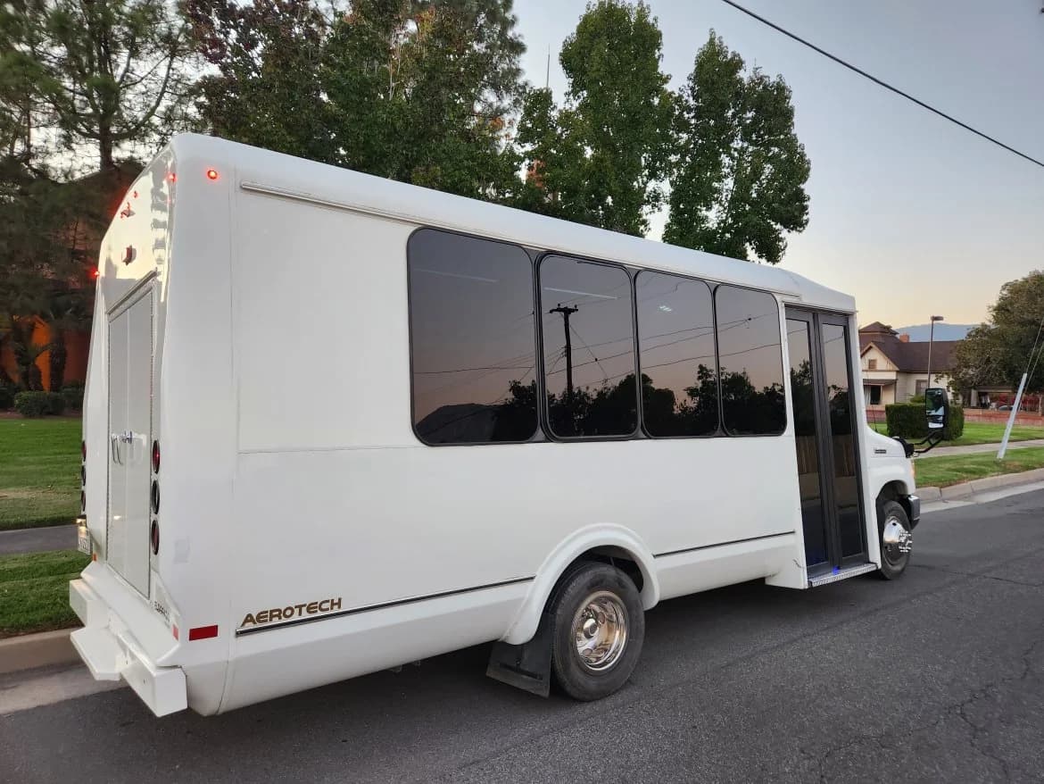 2017 Ford E450 Limo Bus - Image 7