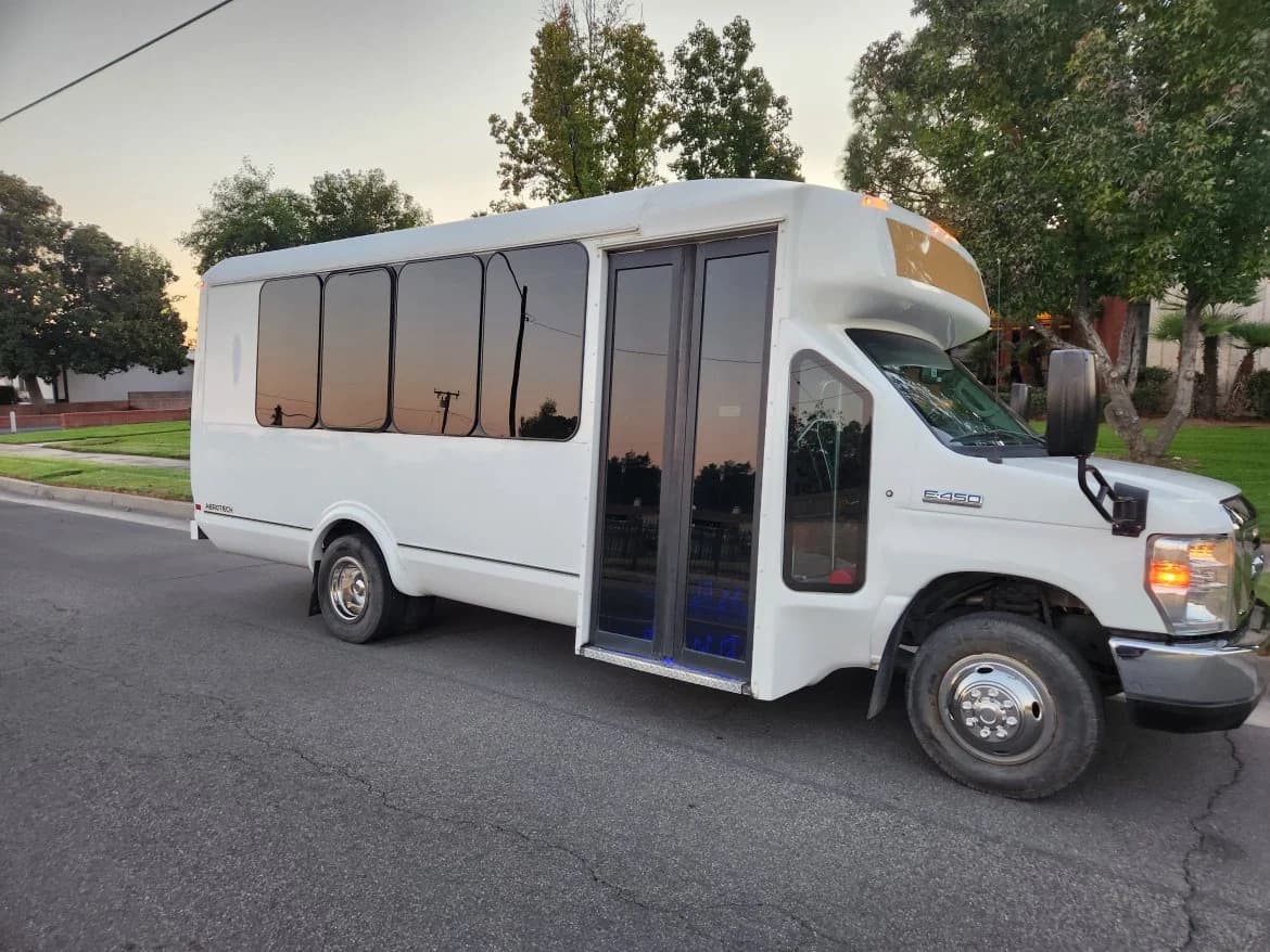 2017 Ford E450 Limo Bus - Image 5