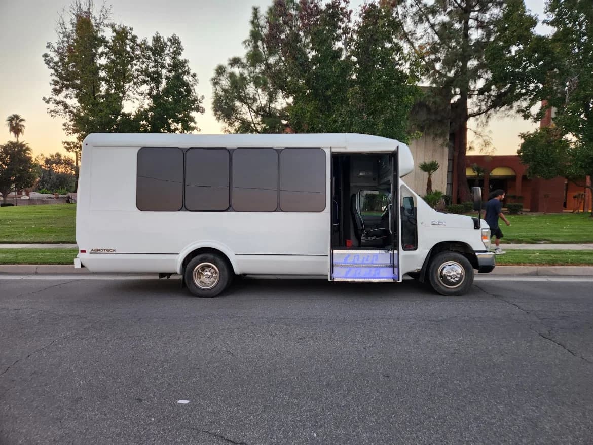 2017 Ford E450 Limo Bus - Image 6