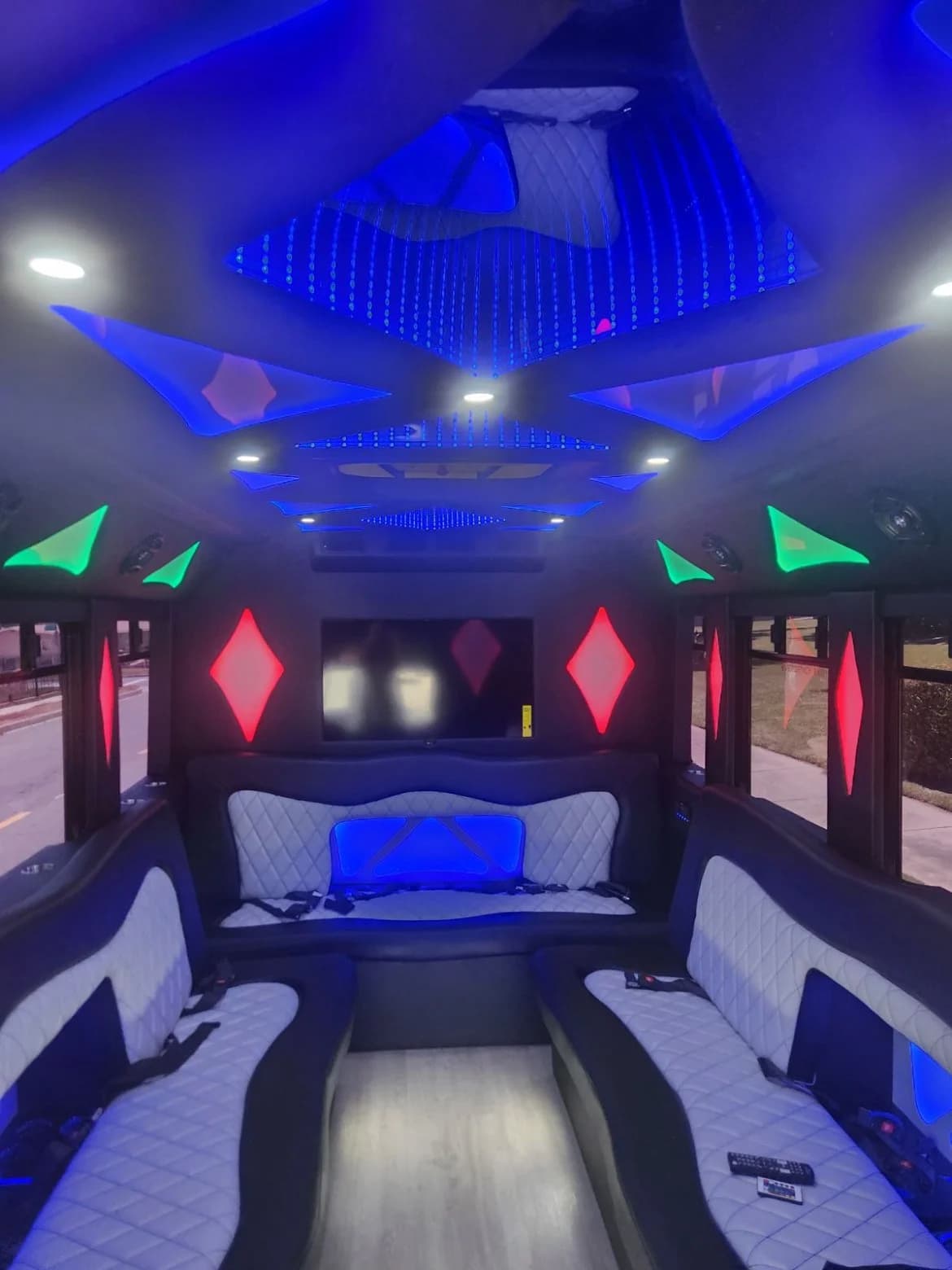 2016 Ford E450 Limo Bus - Image 7