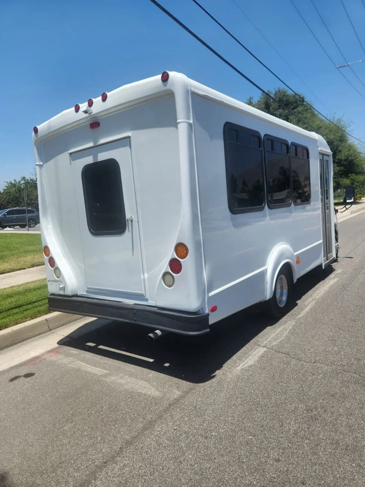 2016 Ford E450 Limo Bus - Image 3