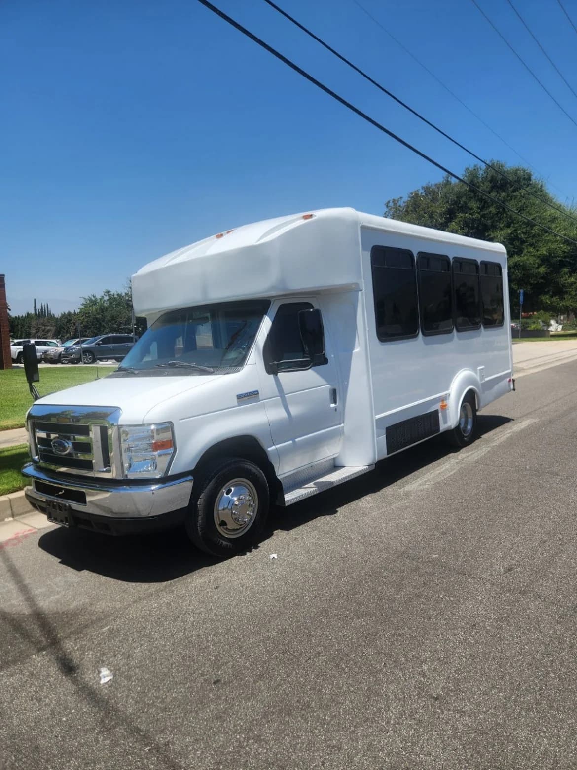 2016 Ford E450 Limo Bus - Image 2