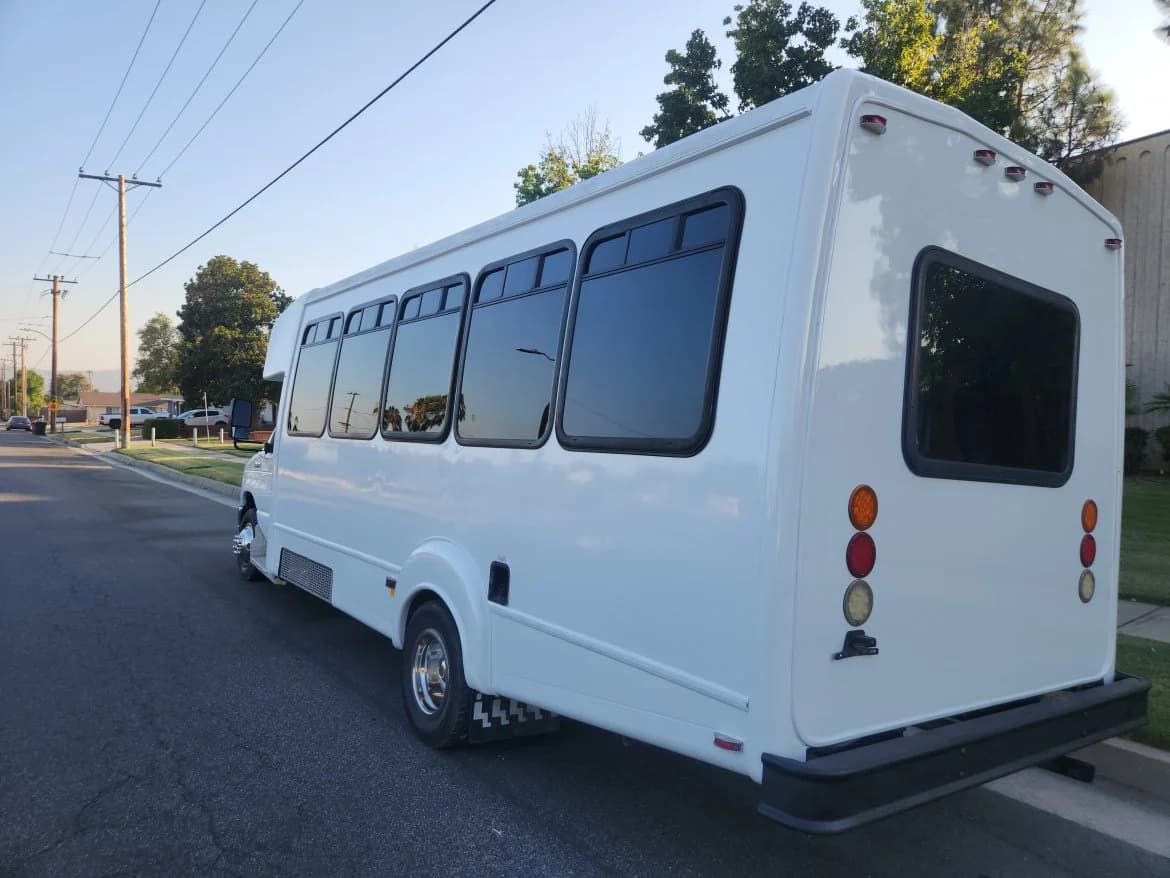 2014 Ford E450 Limo Bus - Image 7
