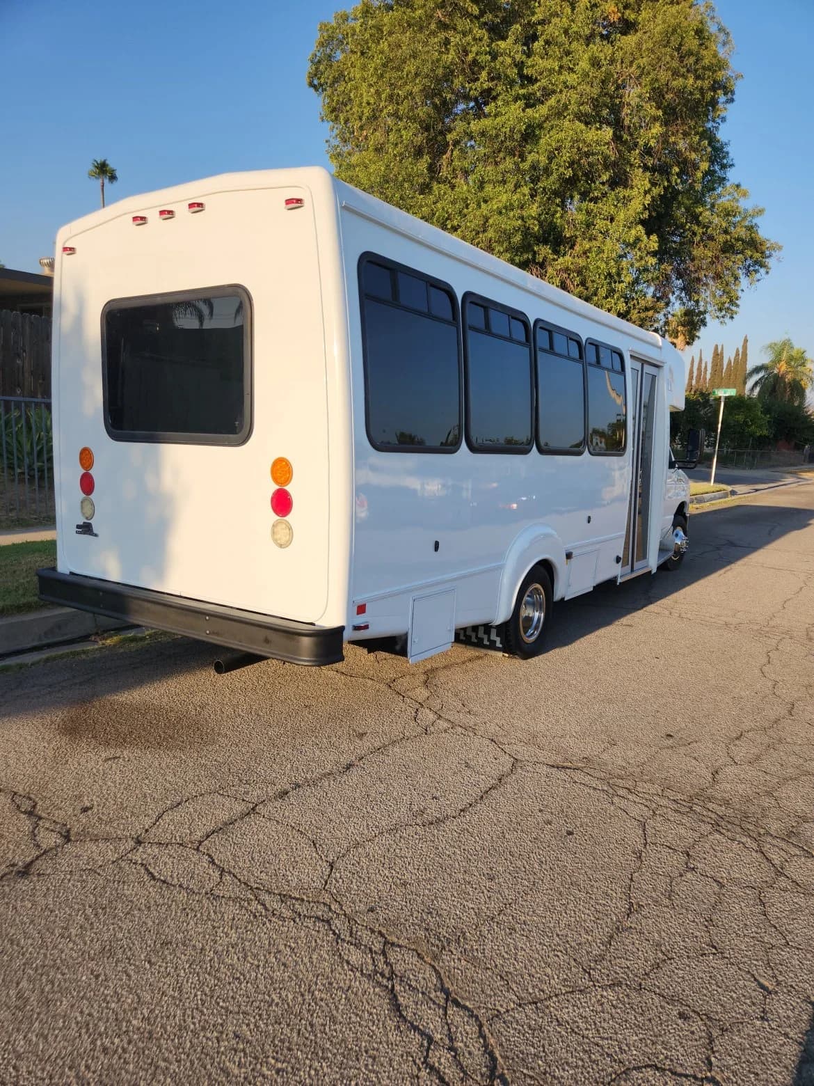 2014 Ford E450 Limo Bus - Image 6