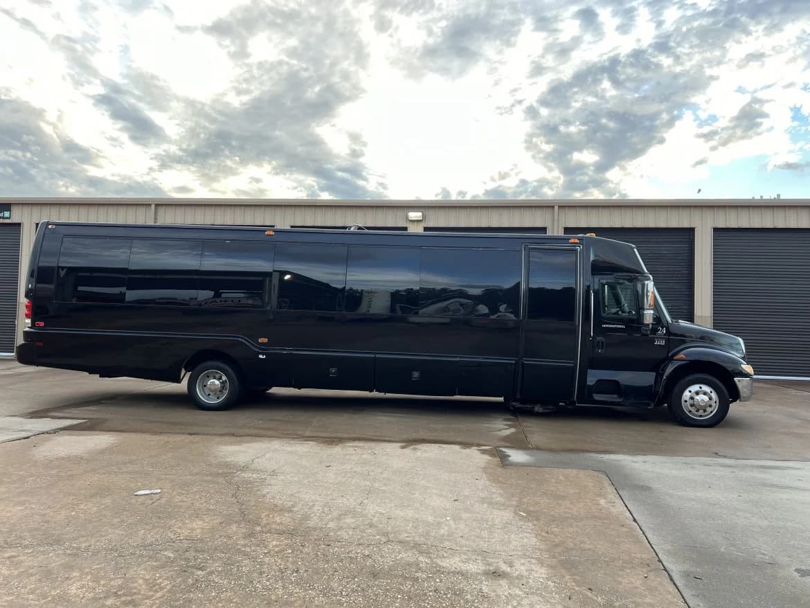 2007 International Freightliner 3200 DT466 Limo Bus - Image 5