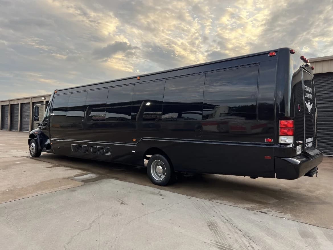 2007 International Freightliner 3200 DT466 Limo Bus - Image 8