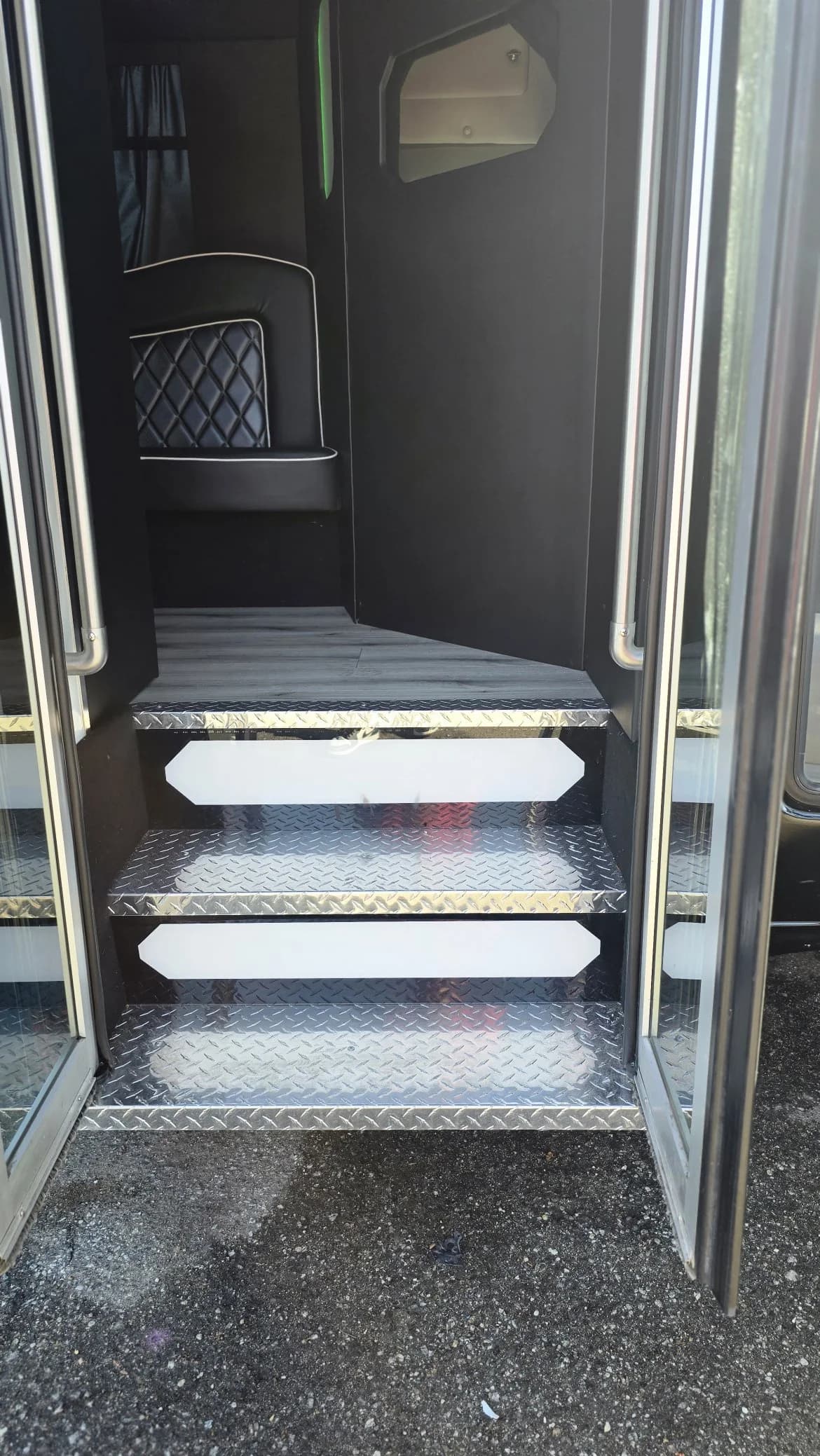 2006 Ford E350 Limo Bus - Image 6