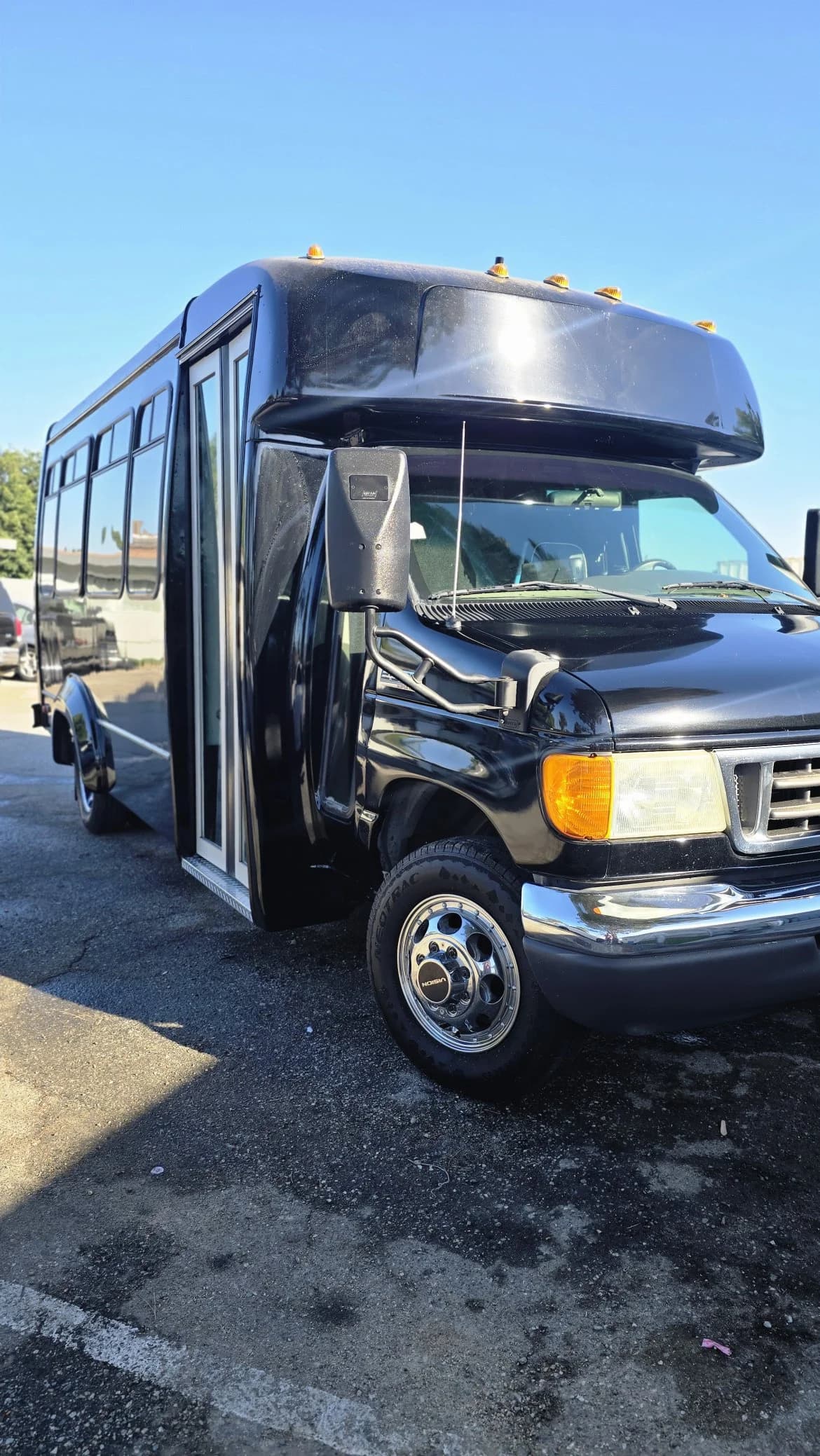 2006 Ford E350 Limo Bus - Image 1