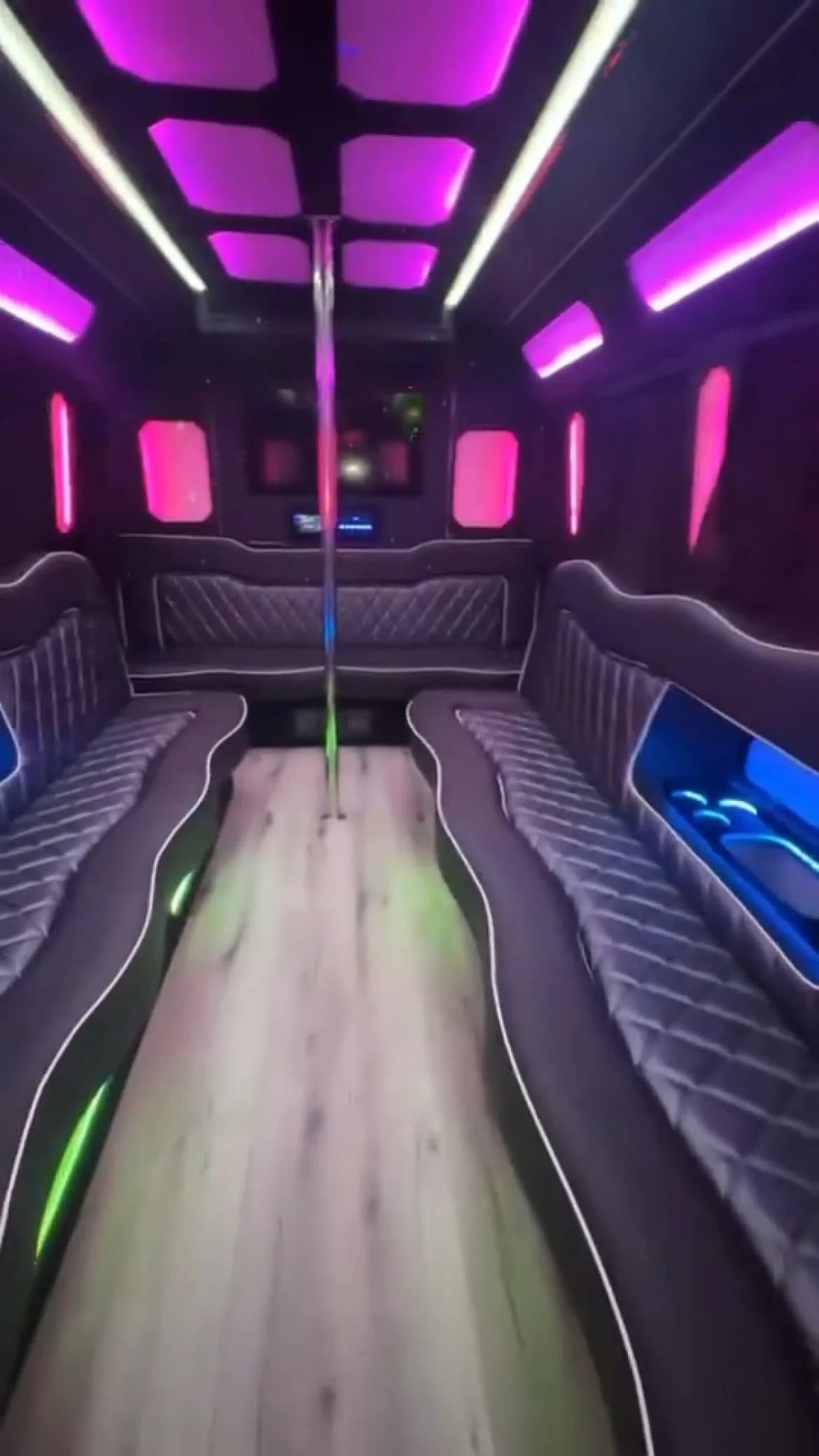 2006 Ford E350 Limo Bus - Image 8