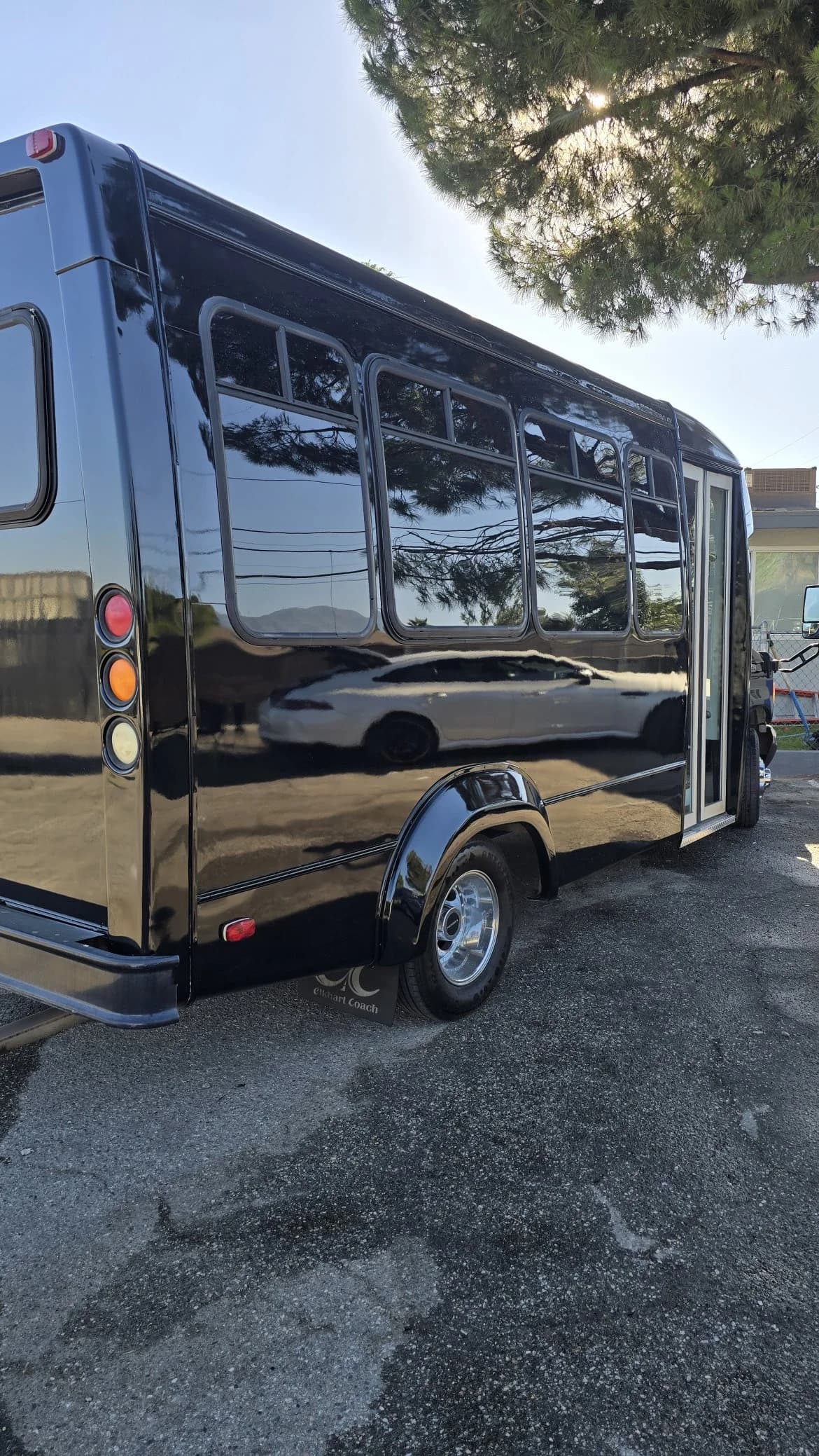2006 Ford E350 Limo Bus - Image 2